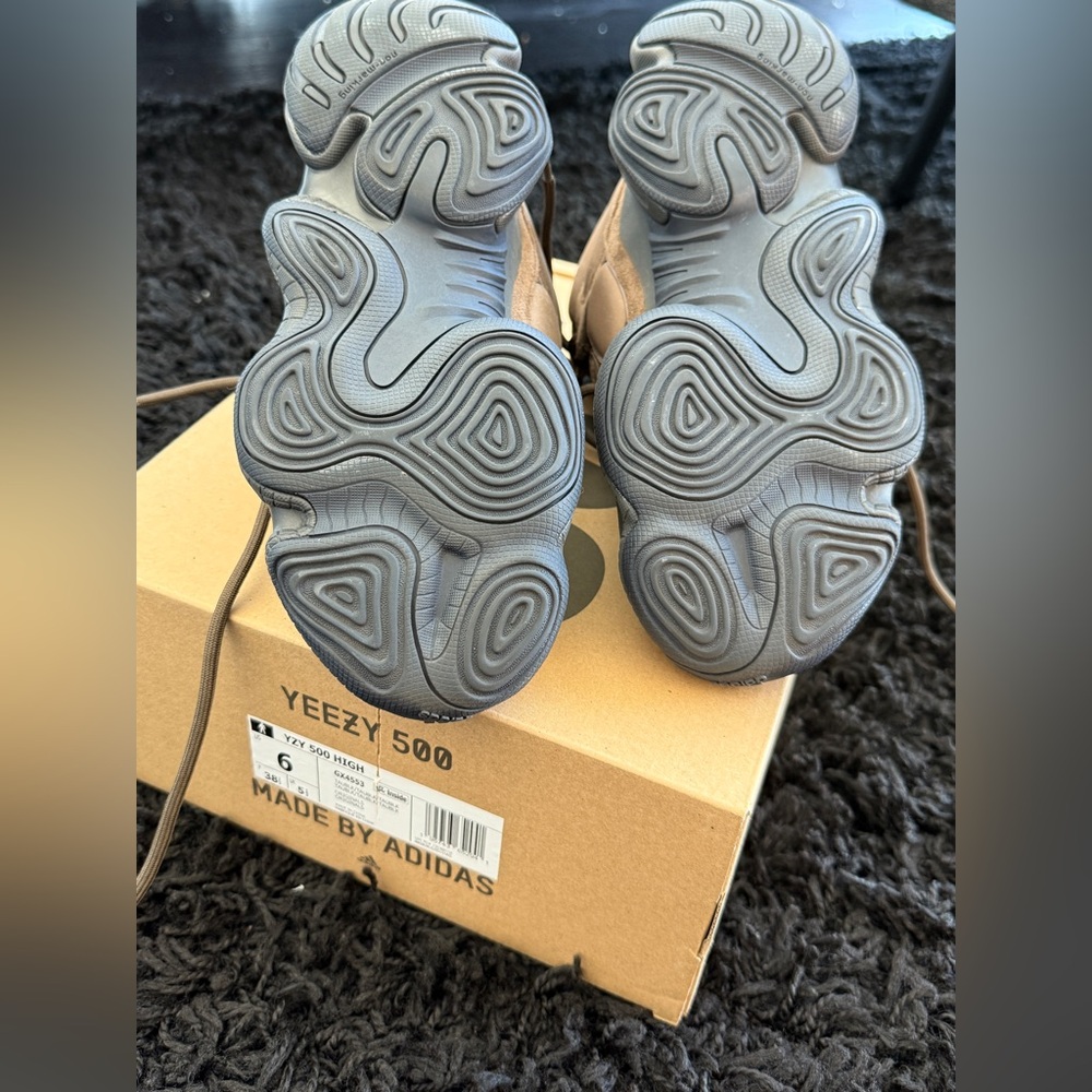 Adidas Yeezy 500 High in Taupe Black - Picture 5 of 7